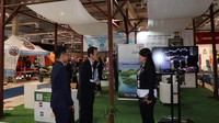 Paviliun Indonesia menampilkan informasi penting tentang bagaimana perkebunan kelapa sawit dan industri terkait di Indonesia memberikan kontribusi positif terhadap pertumbuhan ekonomi, pembangunan lokal, kesejahteraan masyarakat, kelestarian lingkungan, dan -yang terpenting- peningkatan kualitas hidup. Data dan angka ditampilkan dalam brosur, pamflet, banner, dan materi audio visual. Istimewa/Dok. KBRI Warsawa.