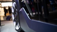 Bila unit drive membentuk platform yang kaku pada model lain, modul drive depan dan belakang pada NXT tidak terhubung. Sehingga memungkinkan untuk sebuah modul, namun berbeda wheelbase dioperasikan. Foto: dok. Scania
