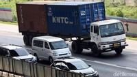 Sebelumnya, korlantas membatasi kendaraan angkutan bermuatan besar melintas di tol saat masuk arus mudik dan arus balik.