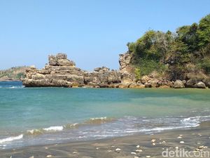 Konon, Hayam Wuruk Pernah Bertapa di Pantai Ini