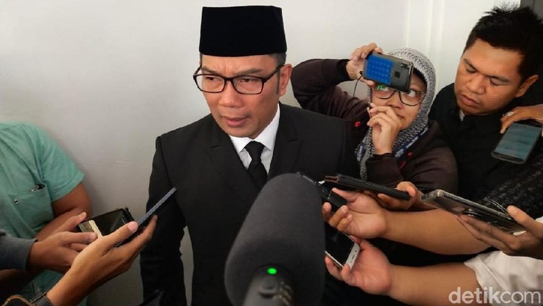 Ridwan Kamil Bentuk Tim Pencari Anak Putus Sekolah Ridwan Kamil Bentuk Tim Pencari Anak Putus Sekolah