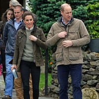 Setelah menikmati kemeriahan Trooping the Colour untuk merayakan ulang tahun Ratu Elizabeth II di Istana Buckingham, London, Inggris, Pangeran William dan Kate Middleton melakukan kunjungan resmi ke Cumbria, Selasa (11/6/2019). Cumbria merupakan sebuah pedesaan yang berada di utara Inggris dekat Skotlandia. (Foto: Getty Images)