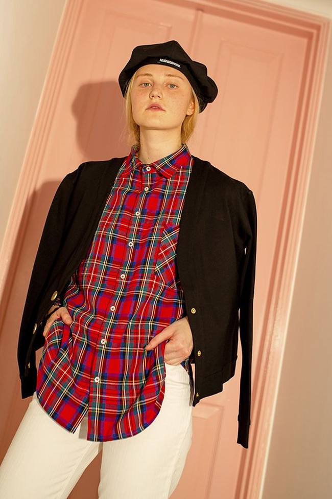 Pilihan menarik lainnya datang dari brand lokal Argyle and Oxford. Merek tersebut kini menjual Tartan Long Sleeve Shirt dengan harga Rp 185 ribu dari Rp 499 ribu. Foto: Argyle and Oxford