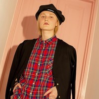 Pilihan menarik lainnya datang dari brand lokal Argyle and Oxford. Merek tersebut kini menjual Tartan Long Sleeve Shirt dengan harga Rp 185 ribu dari Rp 499 ribu. Foto: Argyle and Oxford