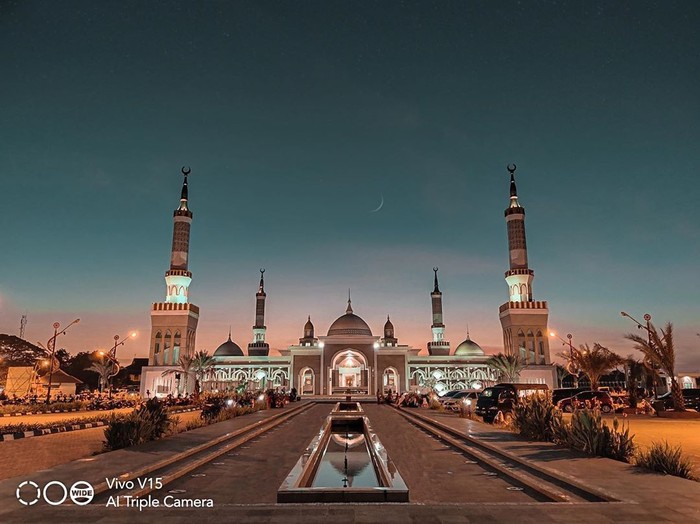 Hasil foto oleh Caswan Assegaf dengan menggunakan AI Night Mode pada vivo V15 (Foto: dok. vivo) Hasil foto oleh Caswan Assegaf dengan menggunakan AI Night Mode pada vivo V15 (Foto: dok. vivo)