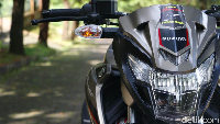 Mengendarai GSX150 Bandit ini sebenarnya nyaman dari segi posisi. Untuk gambaran, GSX150 Bandit memiliki dimensi PxLxT 2.000 mm x 745 mm x 1.035 mm, dengan wheelbase (jarak sumbu roda) 1.300 mm dan ground clearance 150 mm. Motor dengan bobot kosong 135 kg ini juga cukup ringan dikendarai, karena desain area tangki yang mengecil ke bawah. Sehingga membuat paha dengan nyaman menjepit tangki motor.