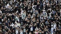 Diketahui bahwa pemerintah Hong Kong tengah mendorong RUU yang akan mengizinkan ekstradisi ke setiap yurisdiksi yang sebelumnya tidak memiliki perjanjian ekstradisi dengan Hong Kong, termasuk daratan China. RUU itu menuai protes luas dari banyak kalangan di Hong Kong, mulai dari kalangan pro-bisnis, pengacara hingga mahasiswa dan tokoh pro-demokrasi serta kelompok keagamaan. REUTERS/Athit Perawongmetha.
