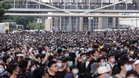 Chief Executive Hong Kong Carrie Lam sebelumnya menegaskan tidak akan mencabut RUU ekstradisi itu. Penegasan disampaikan sehari setelah pada Minggu (9/6) lalu, lebih dari 1 juta warga Hong Kong turun ke jalanan untuk memprotes RUU kontroversial yang mengizinkan ekstradisi ke beberapa negara, termasuk daratan China. REUTERS/Tyrone Siu.