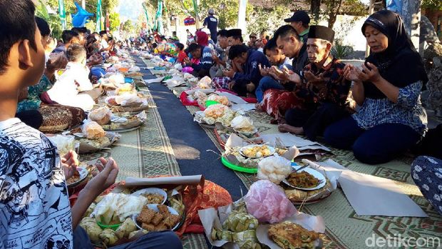 Tradisi Angon Sapi di Boyolali. 