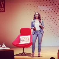 Seiring dengan kesuksesan kariernya, Sabrina pun mempu menyelesaikan kuliah S3-nya. Kini, wanita dulu hidup jalanan itu memiliki gelar doktor psikologi. Foto: Instagram @dr_sab_cohenhatton