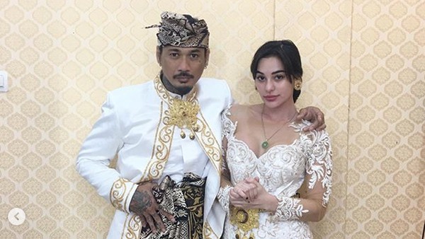 Potret Nora Alexandra dan Jerinx yang Makin Mesra