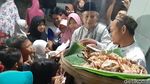 Ketupat Jembut Wajib Dimakan Sebagai Tradisi Syawalan di Semarang