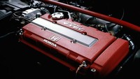 Sementara mesin CVVC menjaga standar emisi, mesin VTEC pertama Honda yang ekonomis, mudah dirawat, serta bandel mulai mendapatkan peminat. Terutama bagi penggemar modifikasi mesin. Foto: Pool (Carbuzz)