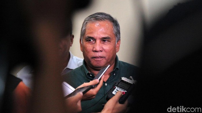 Eks Komandan Tim Mawar Mayjen (Purn) Chairawan kembali mendatangi Bareskrim Polri. Kedatangannya untuk membuat laporan resmi terhadap pemberitaan majalah Tempo.