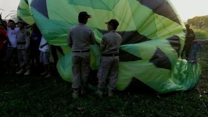 Satpol PP Pekalongan sita 17 balon udara liar, Rabu (12/6/2019).