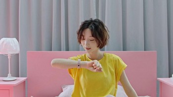 Mi Band 4 punya daya tahan baterai hingga 20 hari penggunaan. Foto: Xiaomi