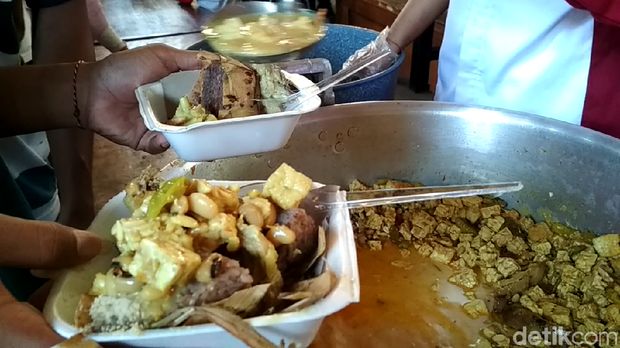 Ketupat Cokelat Yang Sarat Pesan Kebangsaan