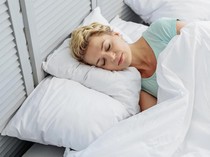 Kapan dan Bagaimana Bantal Harus Dicuci? Ini Jawabannya