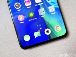 Menggenggam Si Buas Oppo Reno 10x Zoom yang Mau ke Indonesia