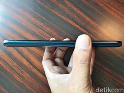Menggenggam Si Buas Oppo Reno 10x Zoom yang Mau ke Indonesia