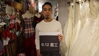 Bahkan, untuk mendukung aksi ini, pemilik toko di Hong Kong juga rela menutup tokonya. Michelle Hennessy/Reuters.