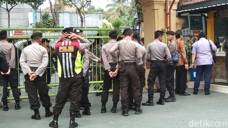 300 Polisi Dikerahkan Amankan Sidang Video Hina NU Gus Nur 300 Polisi Dikerahkan Amankan Sidang Video Hina NU Gus Nur
