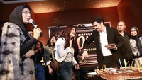 Ternyata tamu spesial itu adalah Cut Tari. Pool/Palevi S/detikFoto.