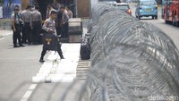 Kawat berduri disiapkan pihak Kepolisian jelang sidang perdana gugatan Pilpres 2019.