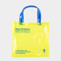 Brand lokal Monstore juga menawarkan tas transparan untuk tampil unik. State of Nature PVC Bag - Yellow berikut punya warna kuning yang membuatnya menarik perhatian. Tas seharga Rp 199 ribu ini pun bisa jadi kantung belanja untuk menghindari penggunaan plastik. Foto: Bobobobo