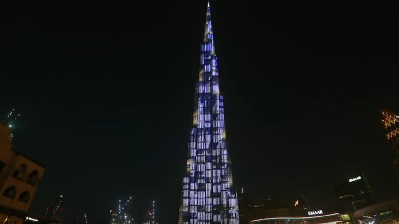 Foto: Burj Khalifa kolaborasi dengan Huawei (Huawei Arabia/Youtube) Foto: Burj Khalifa kolaborasi dengan Huawei (Huawei Arabia/Youtube)