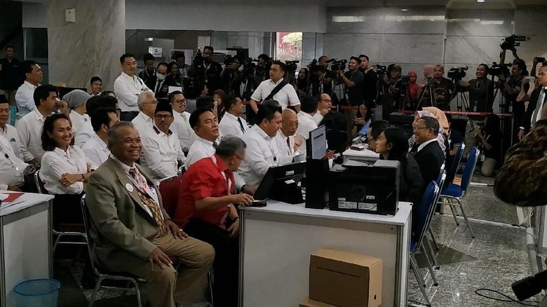 Tim Jokowi Daftarkan 29 Nama Perwakilan TKN untuk Sidang MK Tim Jokowi Daftarkan 29 Nama Perwakilan TKN untuk Sidang MK
