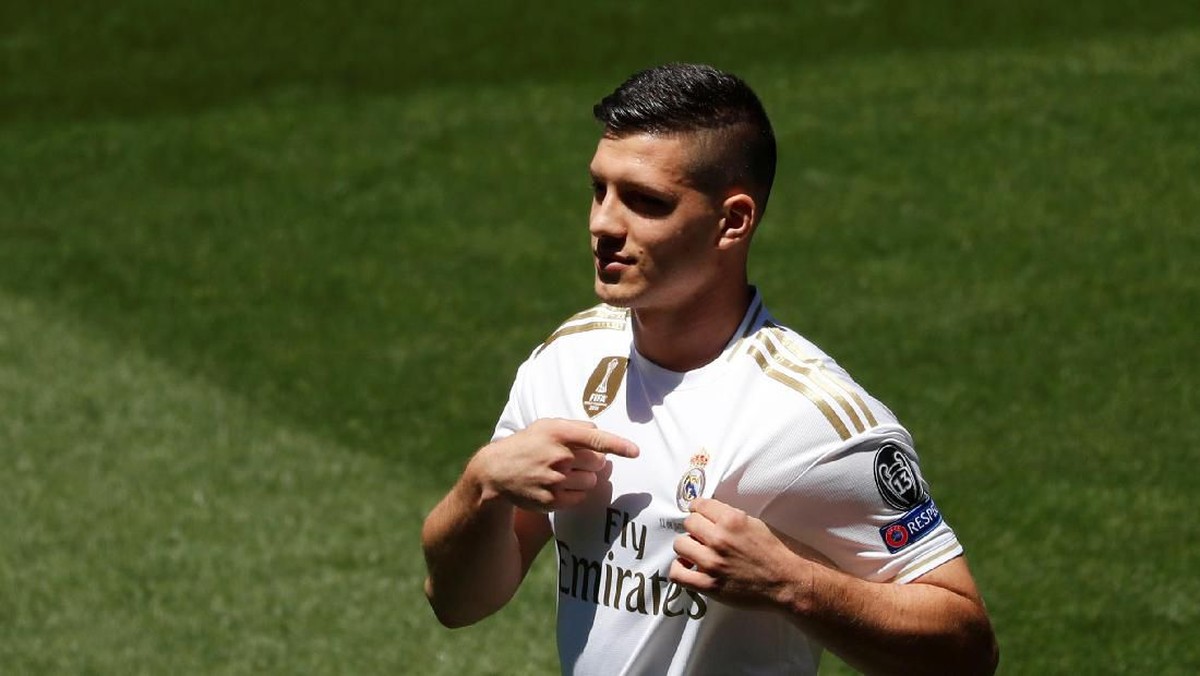 Luka Jovic datang bukan untuk menggeser Karim Benzema (Susana Vera/REUTERS)