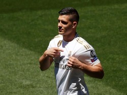 Luka Jovic masuk dalam daftar pemain yang akan dilepas Real Madrid di musim depan. Ditebus seharga 60 juta euro musim lalu dari Eintracht Frankfurt, dirinya baru menceploskan dua gol dari 15 pertandingan di Liga Spanyol. Chelsea kabarnya berminat meminjamnya (Susana Vera/REUTERS)