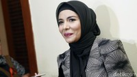 Meisya pun menyumbangkan baju-baju lamanya hingga 4 kontainer. Pool/Palevi S/detikFoto.