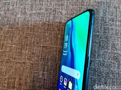 Menggenggam Si Buas Oppo Reno 10x Zoom yang Mau ke Indonesia