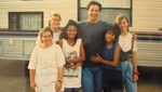 Penampilan Langka Keanu Reeves, Sentuh Wanita dan Pose Konyol
