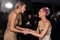 Ajak Damai, Taylor Swift Bikin Cookies Spesial Buat Katy Perry