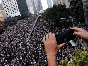 Hong Kong Demo Besar-besaran, TKI Masih Bisa Kirim Uang ke RI