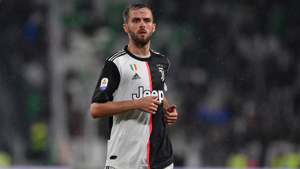 Gelandang Juventus, Miralem Pjanic, kabarnya dilirik Barcelona. (Foto: Tullio M. Puglia/Getty Images)
