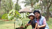 Salah satu keinginan Ani adalah membuat kebunnya semakin banyak dipenuhi tanaman. Hal ini membuat keluarga berencana untuk merevitalisasi Cikeas Jungle. Foto: instagram Ani Yudhoyono/annisa yudhoyono