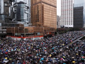 Bank di Hong Kong Buka Lagi Setelah Demo Besar-besaran Kemarin
