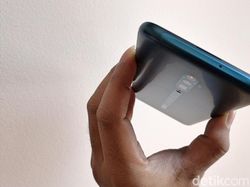 Menggenggam Si Buas Oppo Reno 10x Zoom yang Mau ke Indonesia