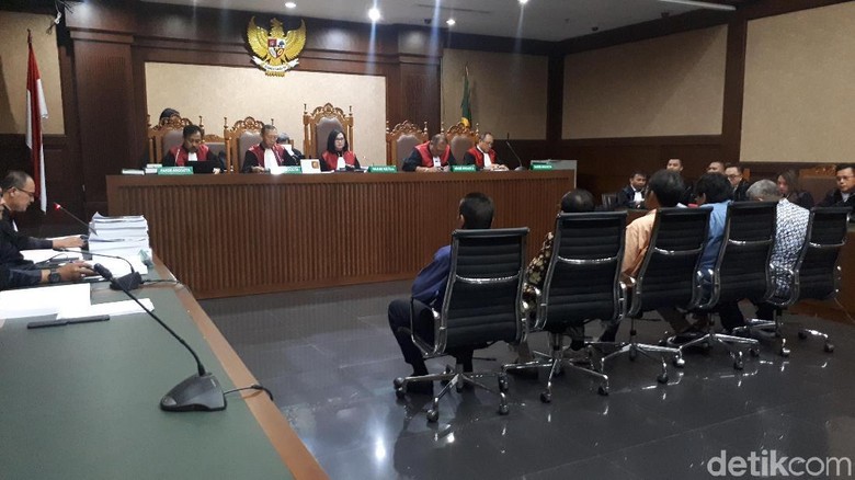 Kasus Suap, 2 Hakim PN Jaksel Dituntut 8 Tahun Penjara Kasus Suap, 2 Hakim PN Jaksel Dituntut 8 Tahun Penjara