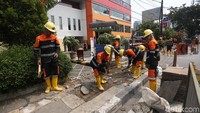 Trotoar di Jalan Cikini Raya dan Jalan Kramat Raya akan punya wajah baru lewat revitalisasi yang dilakukan Pemprov DKI. Revitalisasi ini direncanakan rampung akhir tahun ini.