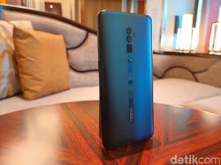 Menggenggam Si Buas Oppo Reno 10x Zoom yang Mau ke Indonesia