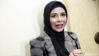 Hingga akhirnya pada usia ke-40, Meisya makin mantap berhijab di malam Lailatul Qadar. Pool/Palevi S/detikFoto.