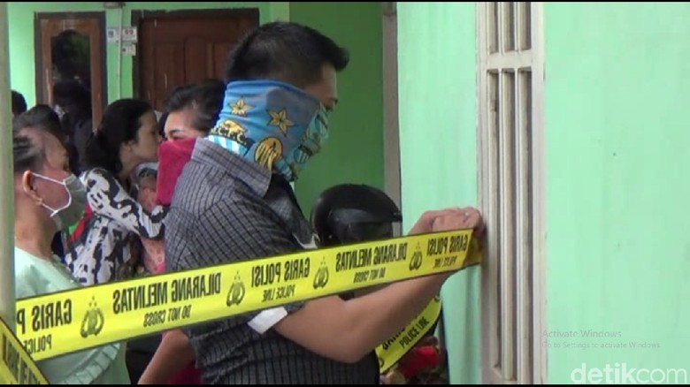 Mayat Wanita Ditemukan Membusuk di Kamar Kos di Jambi Mayat Wanita Ditemukan Membusuk di Kamar Kos di Jambi