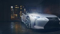 Lexus LC Convertible hybrid diklaim akan mampu menyemburkan 345 tenaga kuda (264 kW/ 359 PS). Foto: Pool (carscoops)