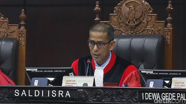 Membaca Lengkap Sengitnya Debat Hakim MK-BW-Luhut Soal Dramatisasi Saksi