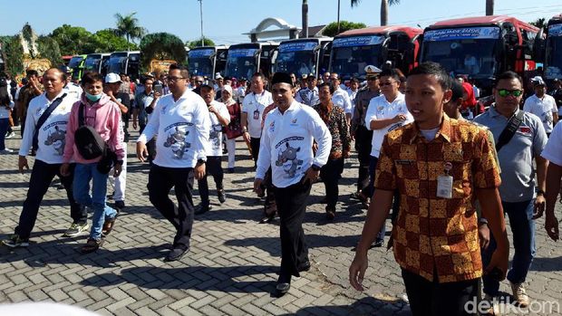 Wagub Jateng Taj Yasin melepas ribuan pemudik kembali ke Jakarta. 